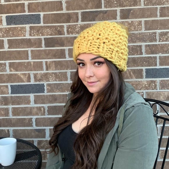 3/$30 🔥 Chunky Knit Yellow Pom Beanie - Picture 2 of 5